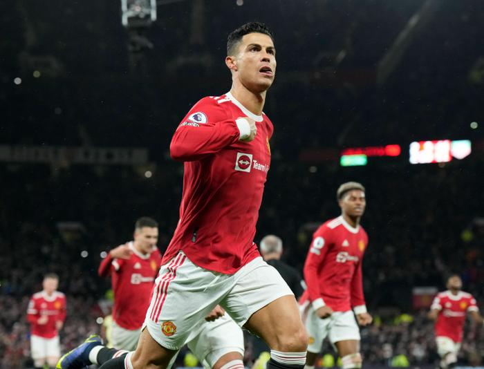 九游服务-关于C罗迎来十二赛季出色发挥，曼联观众热烈欢呼！气势如虹延续的信息