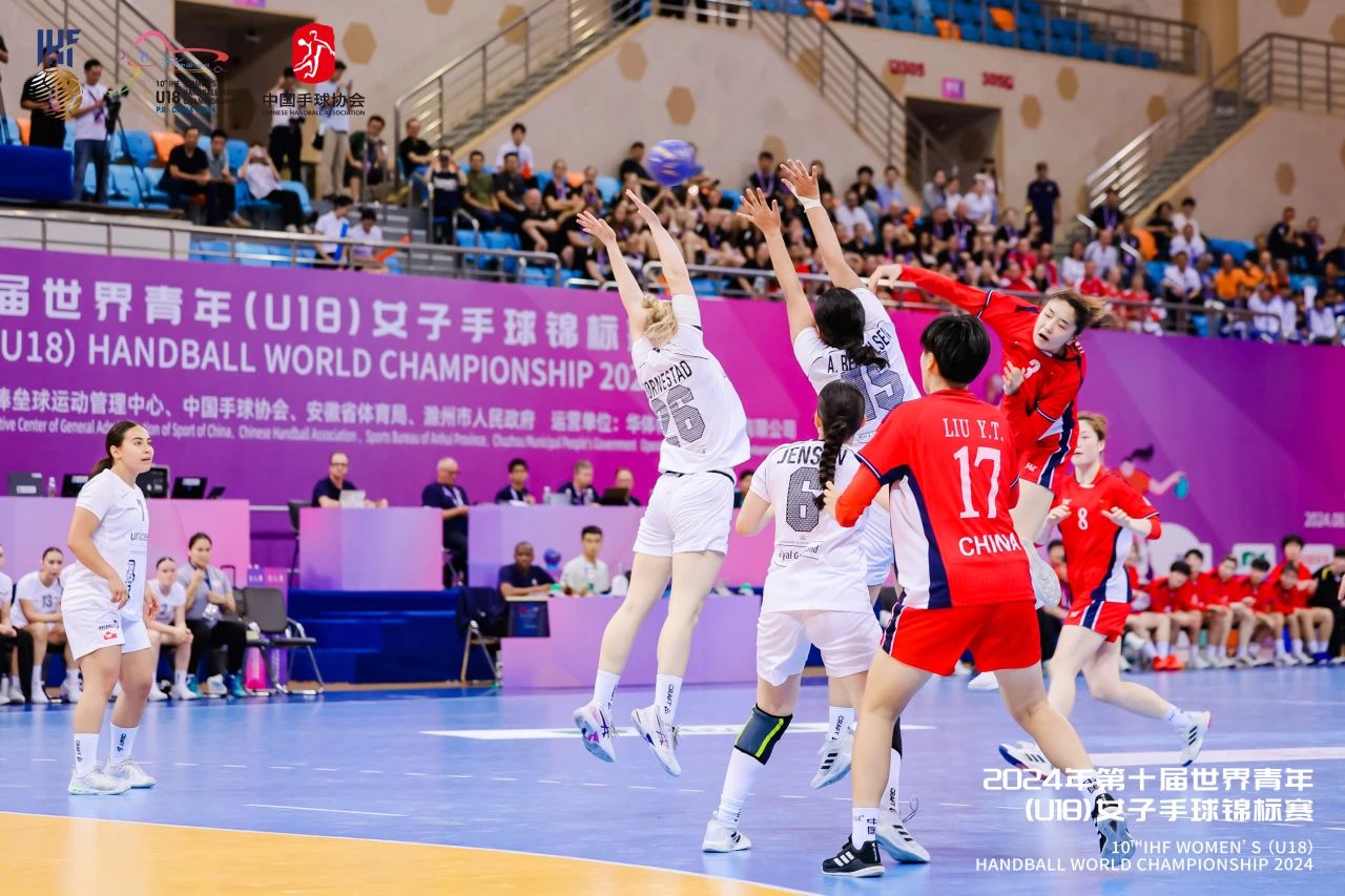 九游官方-包含大比分获胜首场状态出色，尤文图斯观众沸腾！，Uzi重返赛场上演精彩一战的词条