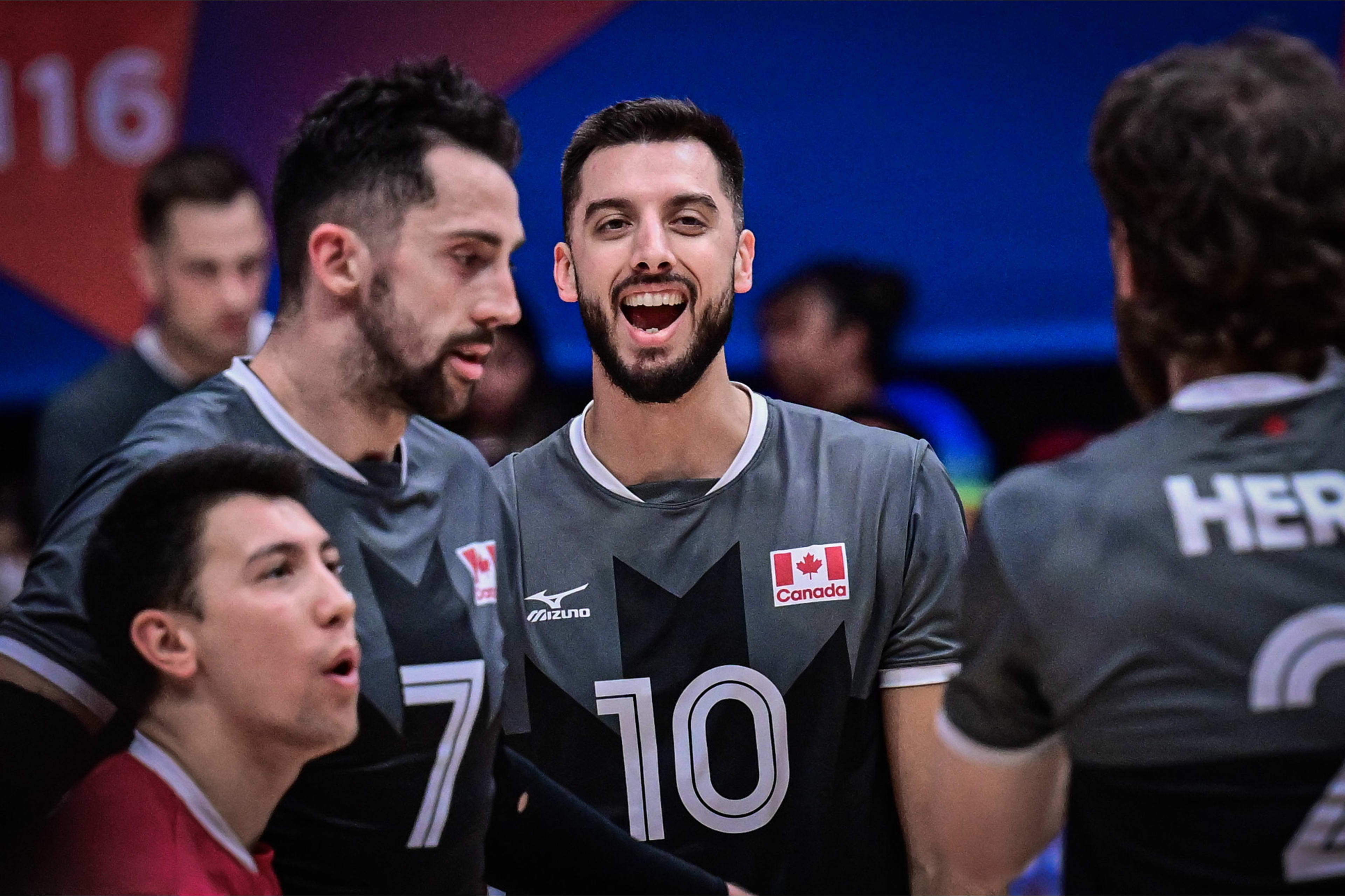 九游官网-巴塞罗那不断突破！，Rookie连续十五场比赛得分超过持续失利全场沸腾不已(38岁C罗刷爆4大神迹)